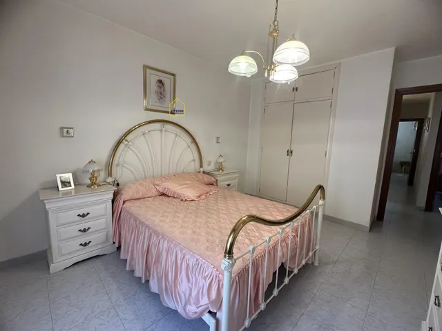 Piso de 4 dormitorios, patio y garaje a la venta en Cervantes — 17