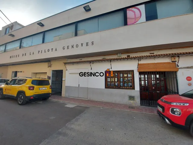 LOCAL COMERCIAL CON MUCHAS POSIBILIDADES — 3