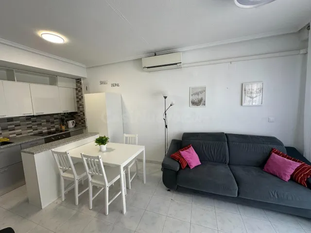 Estudio con terraza, Alicante, Torrevieja. 1 habitación, 36 m2, 900 metros al mar — 5