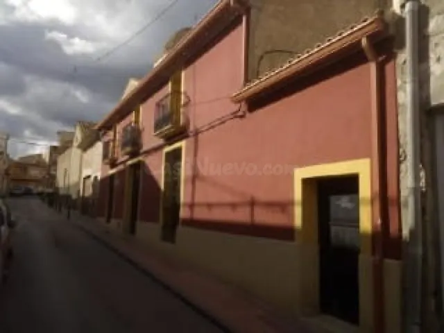 CASA UNIFAMILIAR DE DOS PLANTAS (ANTES BAR)