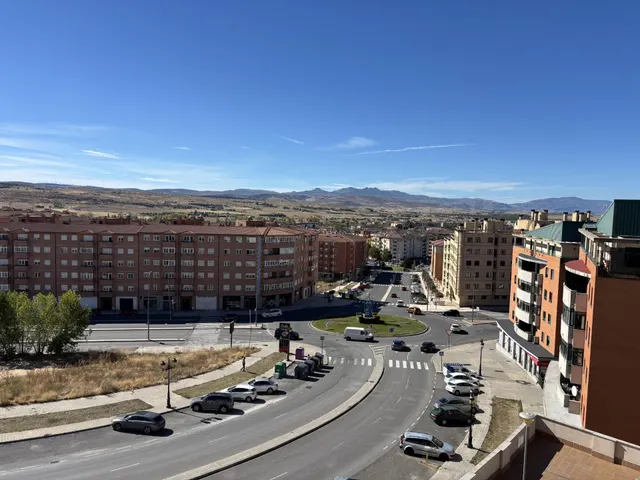 Luminoso piso con terraza y vistas despejadas en la zona Universidad — 18