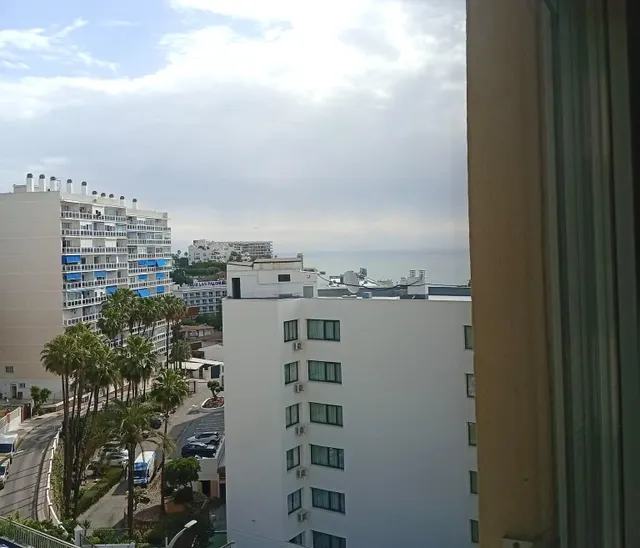 Amplio y luminoso piso de 3 dormitorio con impresionantes vistas al mar en la Carihuela, Torremolinos — 42