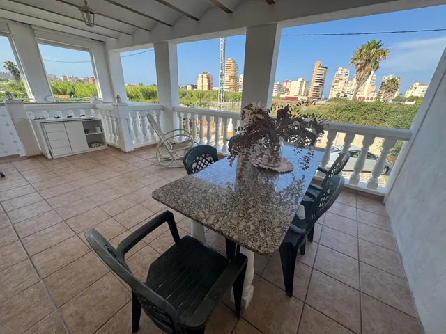 ENCANTADOR CHALET CON PARCELA A ESCASOS METROS DEL MAR — 6