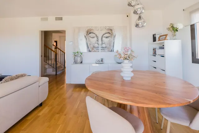 Chalet con Vistas al Mar  y la Montaña – Ubicación Privilegiada — 50