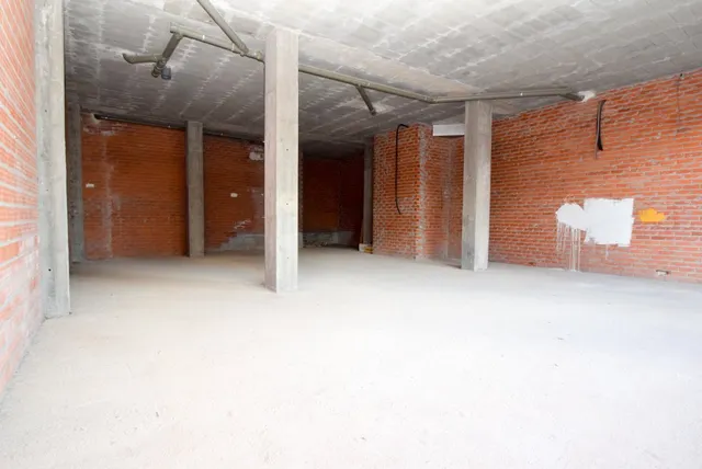 LOCAL COMERCIAL DE OBRA EN LA CORVEIRA — 5