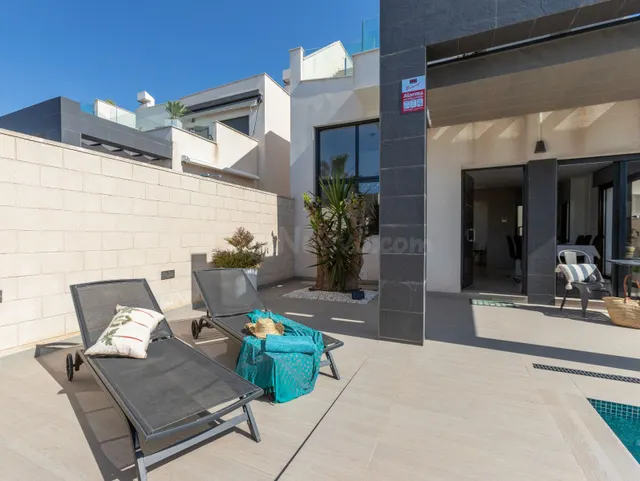 Villa 3 habitaciones 104m² en venta - Cuidad Quesada - foto 2