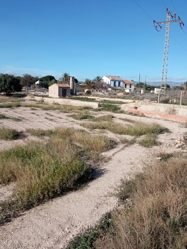Parcela rústica ubicada a solo 12 km del centro de Alicante  - foto 2