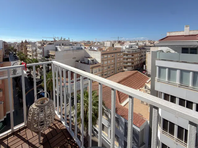 Maravilloso ático con increíble diseño, completamente exterior + terrazas con vistas panorámicas (280 mts del mar) — 25