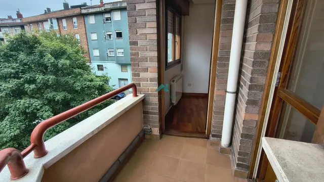 Se vende piso en Los Corrales de Buelna — 36