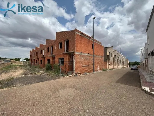 Venta de Casas Adosadas en construcción (WIP) en La Albuera 