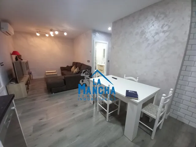 INMOBILIARIA LA MANCHA VENDE CASA BAJA CON TERRAZA Y PISCINA EN MADRIGUERAS ( ALBACETE ). — 28