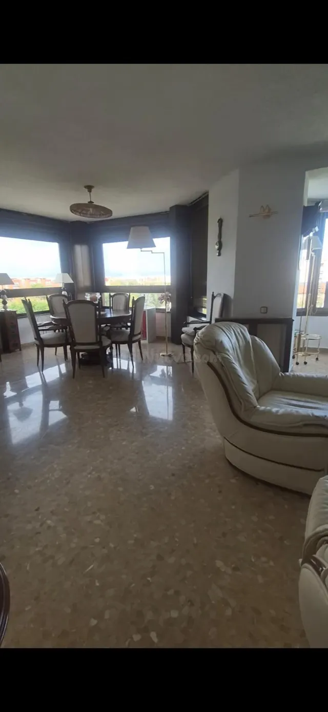 Piso 4 habitaciones 200m² en alquiler - Exposició - foto 2