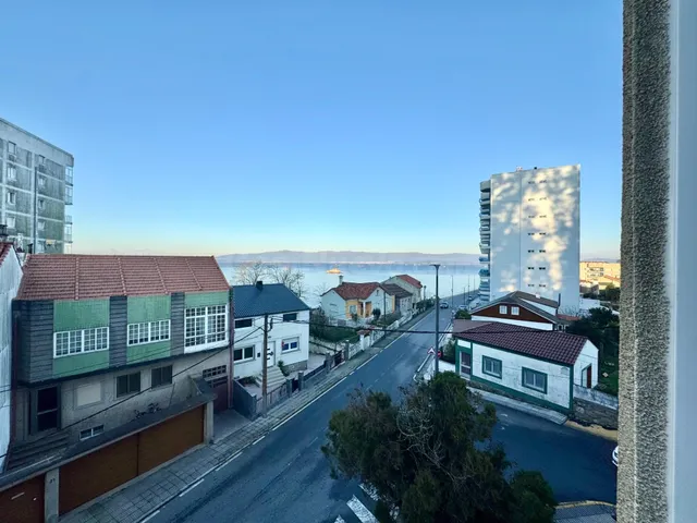 Luminoso piso exterior con vistas al mar en la playa de Brañ - foto 4