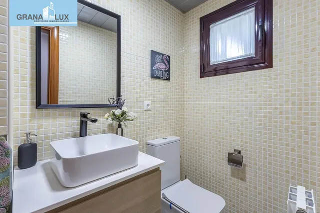 Amplia casa de 182 m2 con patio, gran sótano y a menos de 5 minutos del metro — 12