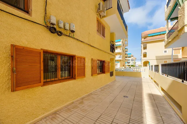 Apartamento de 1 dormitorio con plaza de garaje y piscina comunitaria en La Mata — 9