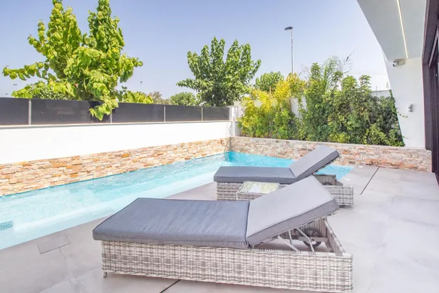 Villa de 3 dormitorios y 3 baños en santiago de la rivera (san pedro del pinatar) — 2