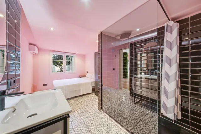 ESPECTACULAR VILLA CON PISCINA, 6 DORMITORIOS EN SUITE Y VISTAS AL MAR EN SA TORRE — 12