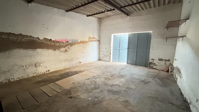 CASA CON PATIO Y COCHERA A LA VENTA — 9