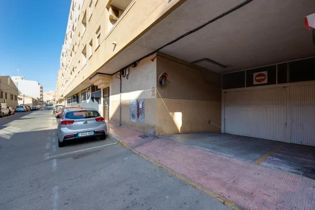 Apartamento 2 dormitorios con parking y piscina comunitaria en Torrevieja — 29