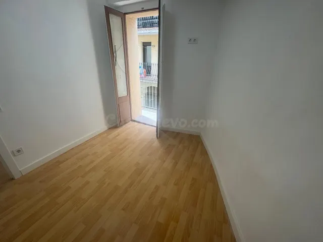 Piso recién renovado junto al Ayuntamiento de Manresa - foto 3