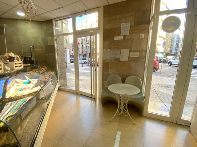 LOCAL COMERCIAL EN LA ZONA NOU MOLES — 20