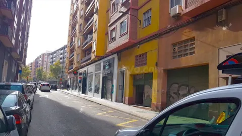 AVDA NAVARRA - 106 m2 de LOCAL COMERCIAL A PIE DE CALLE.
