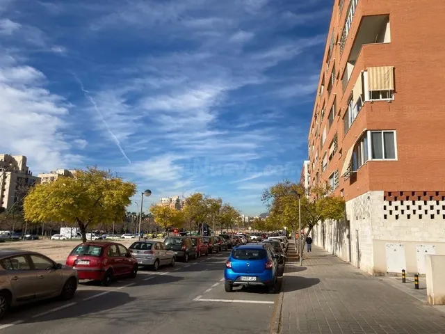 Se vende local comercial de 138 m2 en Alicante, zona  Gran Via — 2