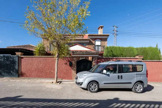 Impresionante villa de cuatro plantas en Urbanización los Cerezos de Gojar!! — 42
