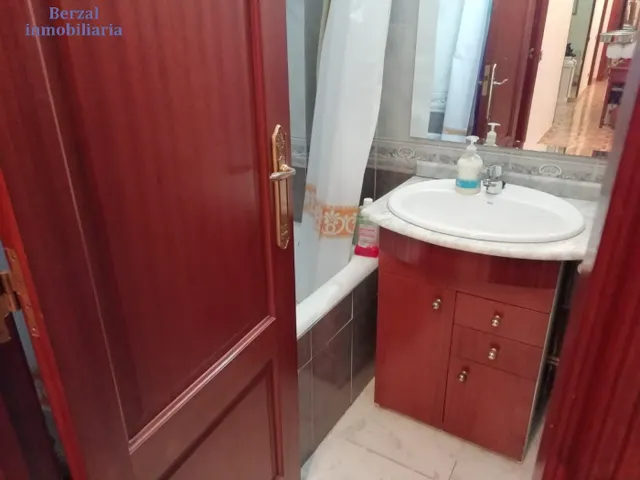 PISO AMPLIO EN LAS PEATONALES — 23