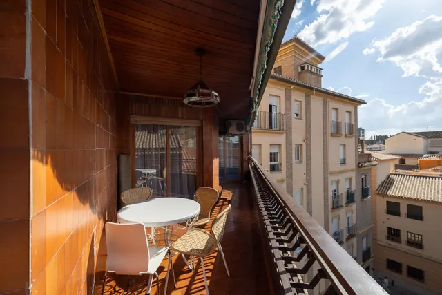 Piso y cochera en venta junto Acera de Darro. — 18