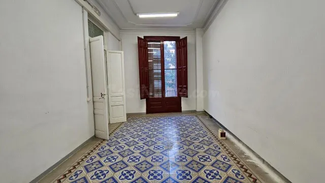 Edifificio neoclasico en el centro de Figueres. - foto 5
