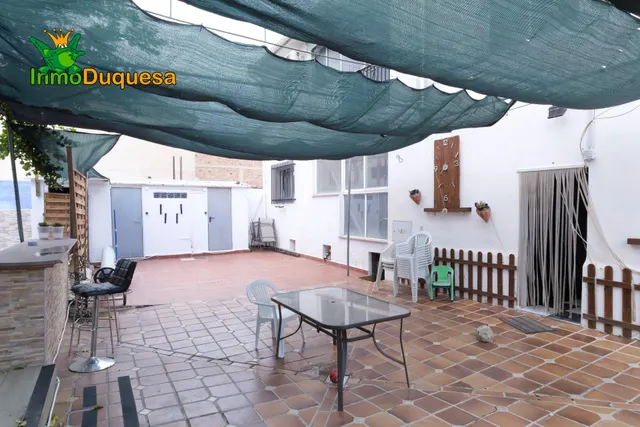 Piso de 3 dorm. + 2 baños (Para reformar) — 27