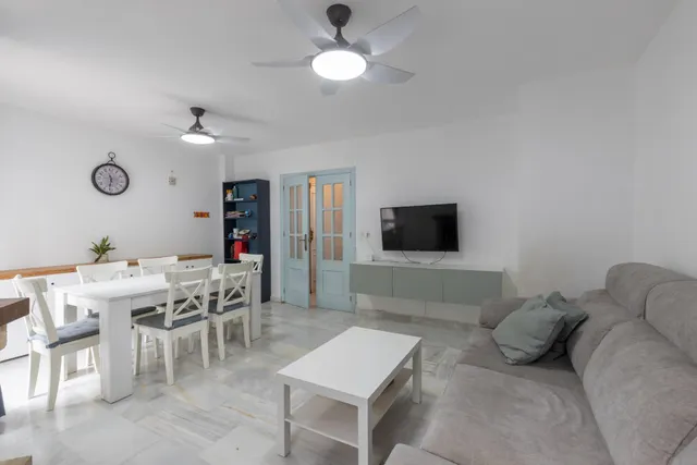 Casa independiente con piscina en La Zubia. — 7