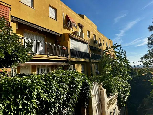 Duplex con apartamento independiente y patio privado en Málaga — 38