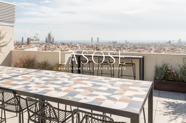 Acogedor piso de dos dormitorios, balcón y terraza comunitaria en alquiler en La Salut — 10