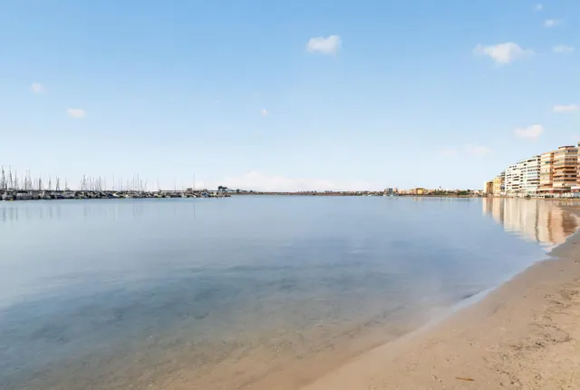 Amplio apartamento de 4 dormitorios a pocos pasos de la Playa del Acequión, Torrevieja — 32