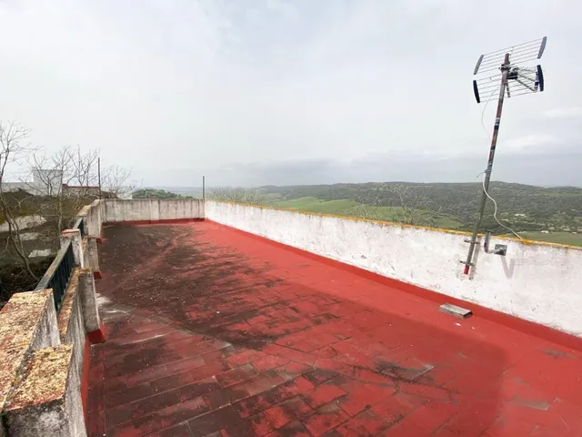 Vivienda luminosa con patio y amplias azoteas con vistas al 