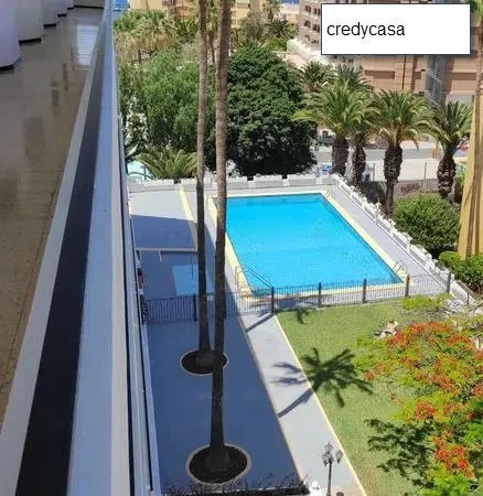 Los Cristianos. Piso 1 habitación con vistas, garaje a 300 metros del mar — 2