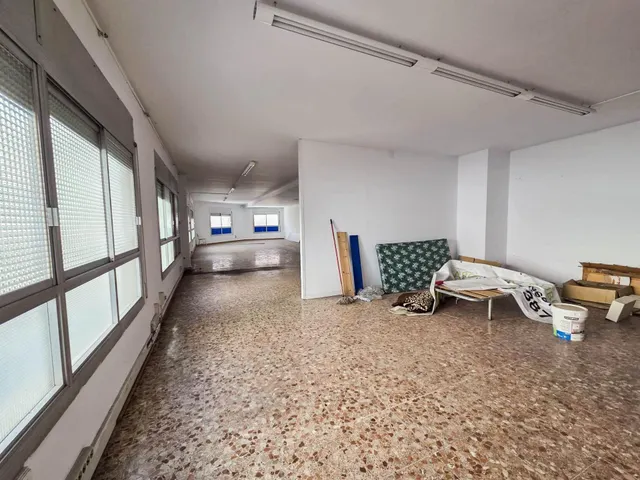 Primera planta de edificio de oficinas en alquiler en Barberá del Vallés — 8