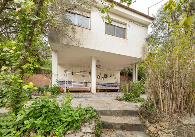 Chalet con gran parcela en Cogollos