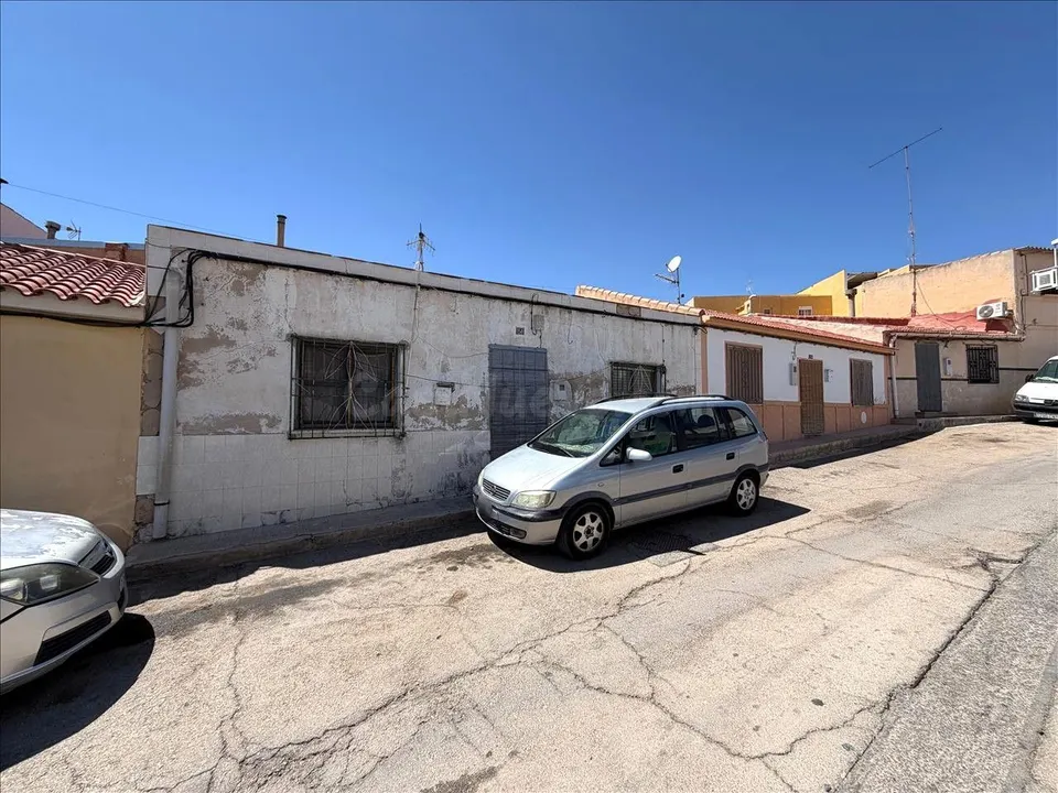 OPORTUNIDAD DE COMPRA CASA EN JUMILLA (OKUPADO)