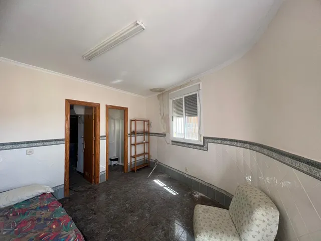 LOCAL COMERCIAL — 8