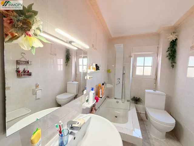 Singular chalet de 319m2 con 2.000 m2 de parcela, piscina y apartamento independiente en vistabella Vinaròs! — 49