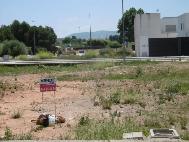 SOLAR EN VENTA CON VISTAS A LA POBLACIÓN Y CENTRO DE SALUD - foto 3