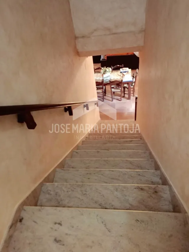 CHALET CON PISCINA EN JUNTA DE LOS RIOS — 38