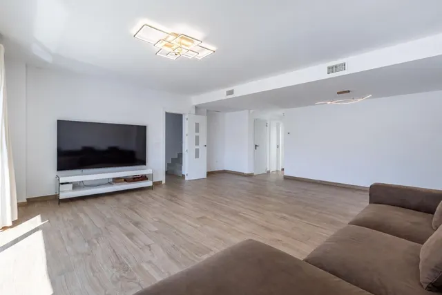 Vivienda de lujo en Urbanización SERRALLO HILLS. — 14