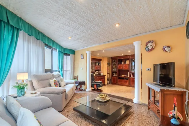 Piso de 3 dormitorios, muy luminoso y con 2 balcones junto a