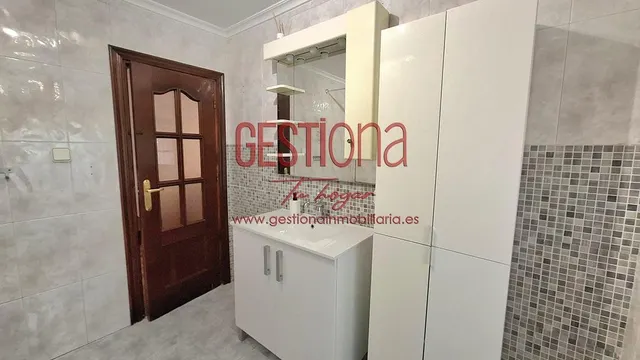 CASA COMPLETAMENTE REFORMADA EN ARENAS DE IGUÑA. — 26