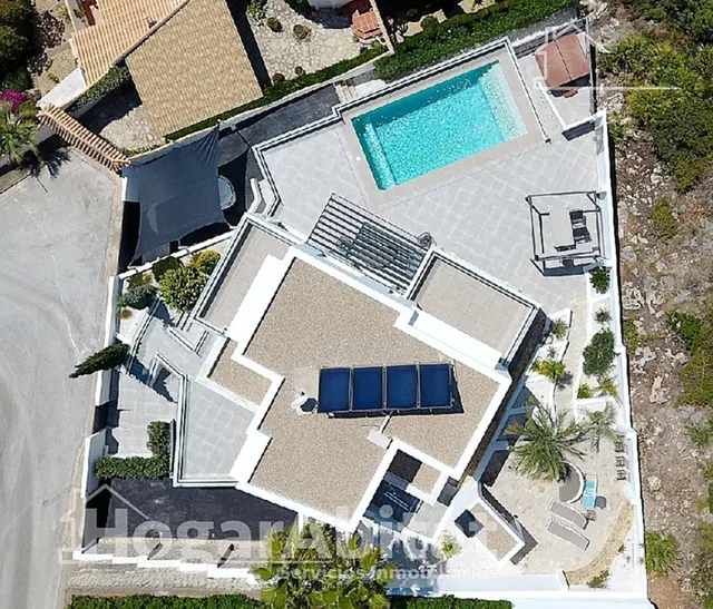 CHALET SEMINUEVO CON PISCINA, GARAJE Y VISTAS DESPEJADAS — 16