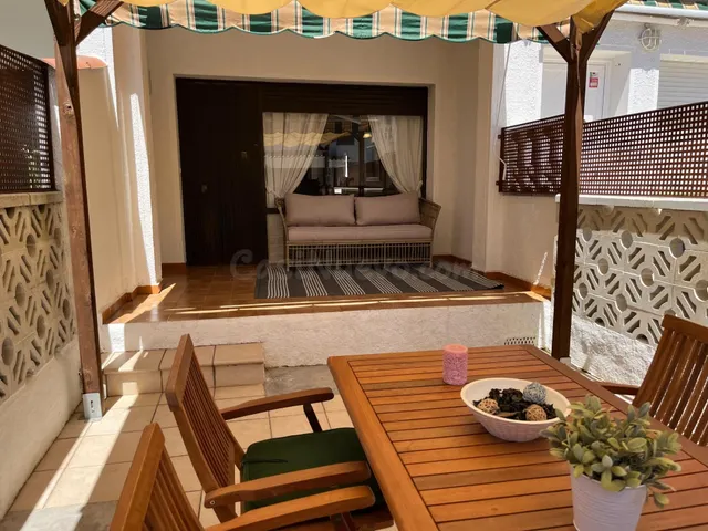Casa adosada con espacios exteriores y encanto mediterráneo  - foto 3